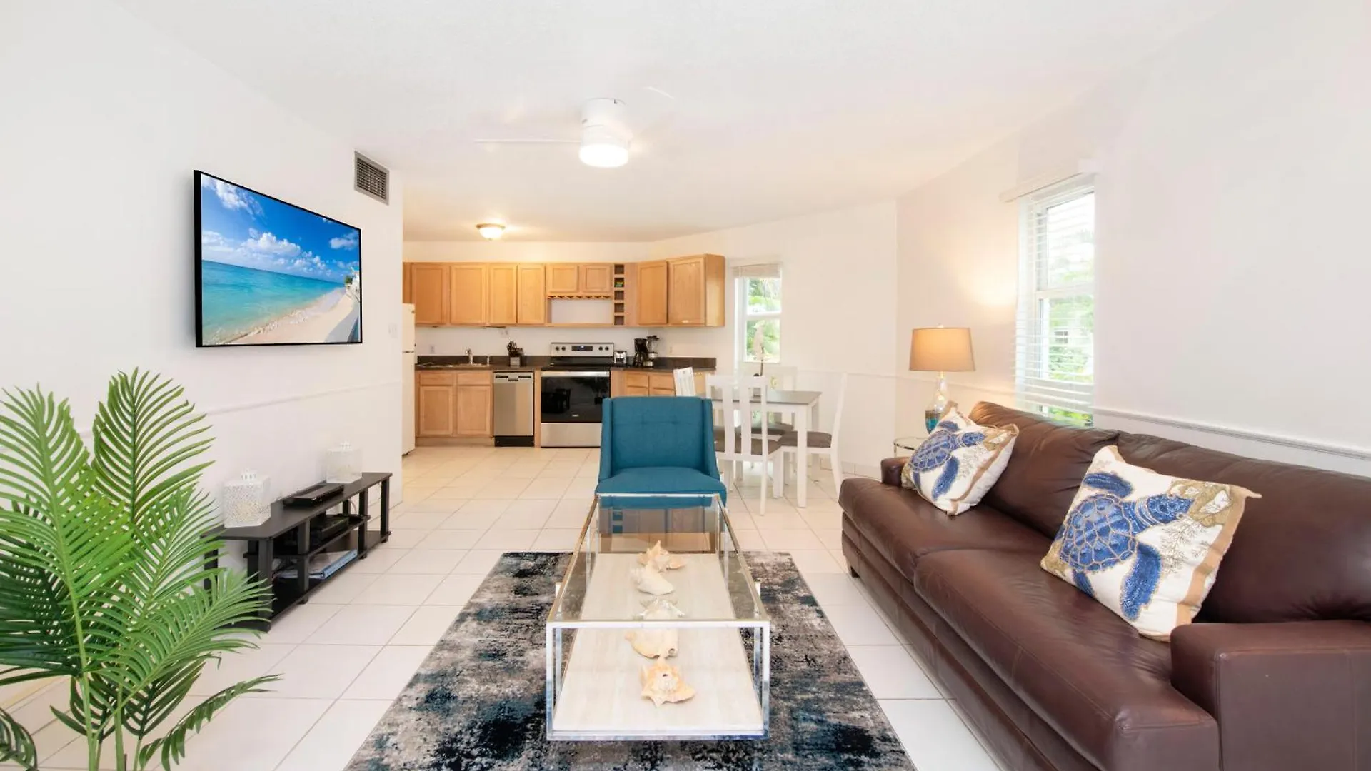 Cayman Reef Resort #52 George Town Holiday home