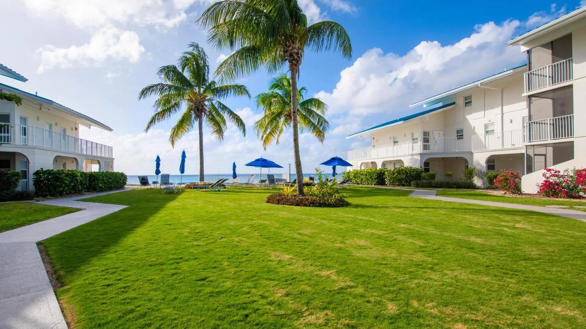 Cayman Reef Resort #52 George Town Holiday home