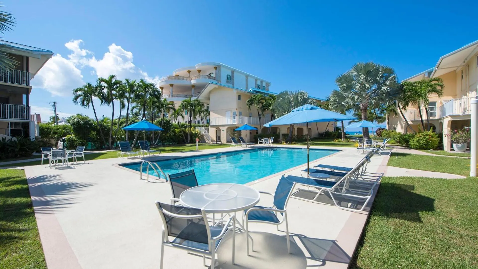 Cayman Reef Resort #52 George Town Holiday home